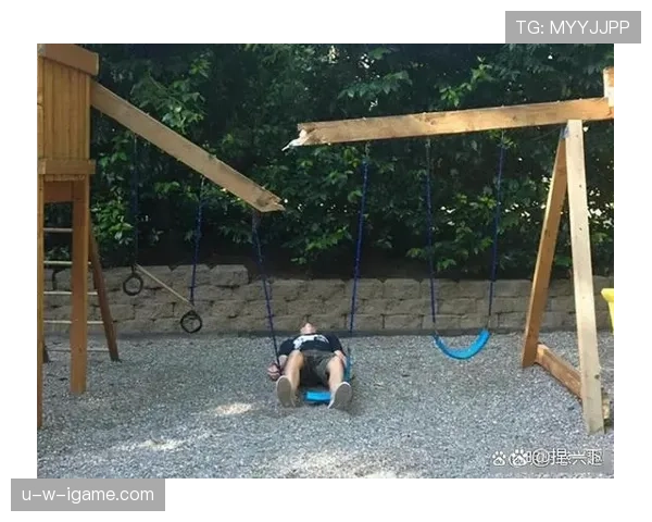 卢玉菲赛后摘下那条能抵我半年房租的项链进更衣室，队友笑得有点尴尬